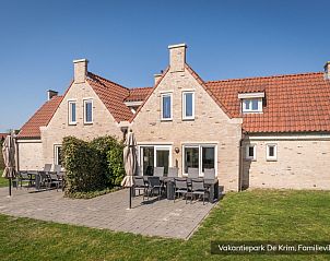 Ruim terras van Familievilla 8 persoons, De Cocksdorp, Texel, met zitgelegenheid voor buiten dineren.