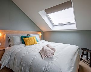 Gemtliches Schlafzimmer im Ferienhaus Griend, De Cocksdorp, Texel mit Dachfenster und bequemem Bett.