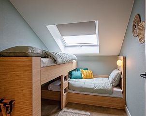 Gemtliches Kinderzimmer im Ferienhaus Griend, De Cocksdorp, Texel mit Etagenbett und Dachfenster.