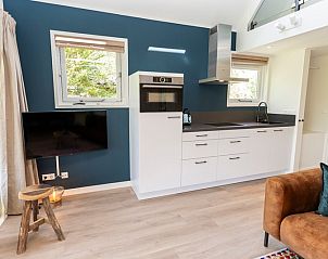 Moderne Kche im Ferienhaus Zeewinde, De Cocksdorp, Texel. Vollstndig ausgestattet fr einen komfortablen Aufenthalt auf den Watteninseln.