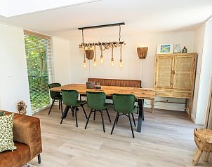 Stilvolles Esszimmer im Ferienhaus Zeewinde, De Cocksdorp, Texel. Perfekt fr gemtliche Abendessen auf den Watteninseln.