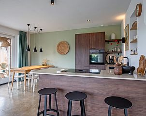 Essecke und Kche im Ferienhaus Het Rif, De Cocksdorp, Texel mit Zugang zur Terrasse.