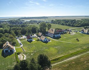 Luftaufnahme von Landhuis Typ K und Umgebung in De Cocksdorp, Texel, Watteninseln.