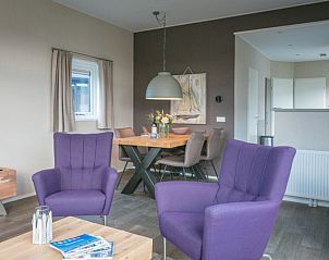 Stylish living room of Chalet 34 Newport in De Cocksdorp, Texel, cozy vacation home on the Wadden Islands with modern furnishings.