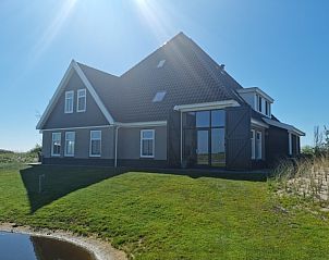 Vacation home Eierland in De Cocksdorp, Texel, with a spacious garden and modern architecture.