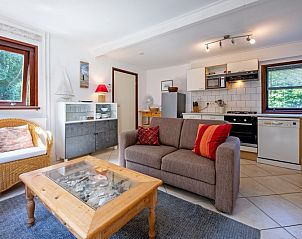 Offene Kche und Sitzecke im Ferienhaus Slufterduin 092 auf Texel, ideal fr Familienzusammenknfte.