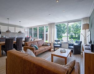 Open living room and kitchen in Holiday home Slufterhoek 132, De Cocksdorp, Texel, ideal for cozy get-togethers