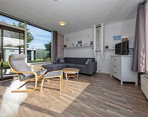 Bright living room of Bungalow Tamarisk 190, vacation home on Texel with comfortable interior.