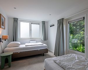 Double bedroom with view of nature in Holiday home Slufterhoek 104, De Cocksdorp Texel.