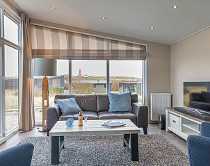 Uitzicht vanuit de woonkamer van Chalet 05 Nevada in De Cocksdorp Texel, vakantiehuis met comfortabele inrichting.