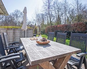 Stilvoller Auenbereich im Bungalowpark Slufterduin - 't Oppertje, Ferienhaus in De Cocksdorp, Texel, perfekt fr Sommerabende.