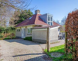 Parkplatz und Zugang zum Bungalowpark Slufterduin - 't Oppertje, ein Ferienhaus in De Cocksdorp, Texel.