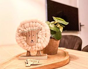 Decoratief schaap in Huisje in De Cocksdorp, Texel, vakantiehuis met unieke interieurdetails.