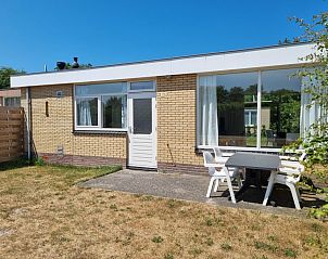 Bungalowpark Tamarisk - Bungalow 178 in De Cocksdorp Texel with sunny terrace and modern outdoor space.