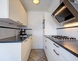 Moderne Kche im Ferienhaus Schelpenoord 135, De Cocksdorp, Texel mit allen Annehmlichkeiten.