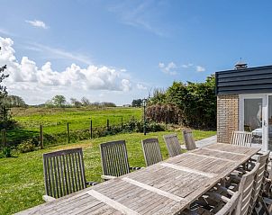 Guest house 010147 - Holiday property Texel - Luxe Villa Texel  8-10 personen met Sauna Krim 95