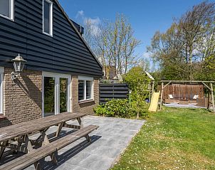 Guest house 010147 - Holiday property Texel - Luxe Villa Texel  8-10 personen met Sauna Krim 95