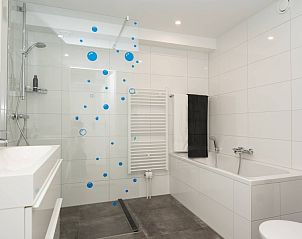 Guest house 010147 - Holiday property Texel - Luxe Villa Texel  8-10 personen met Sauna Krim 95