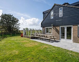 Guest house 010147 - Holiday property Texel - Luxe Villa Texel  8-10 personen met Sauna Krim 95
