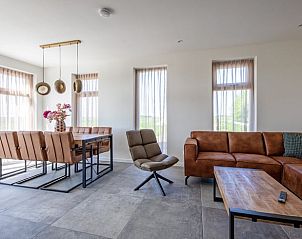 Gemtliches Wohnzimmer im Ferienhaus in De Cocksdorp, Texel, ideal zum Entspannen nach einem Tag auf den Watteninseln.