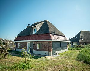 Essecke mit Kamin im 6-Personen-Bungalow Sluftervallei, Texel.
