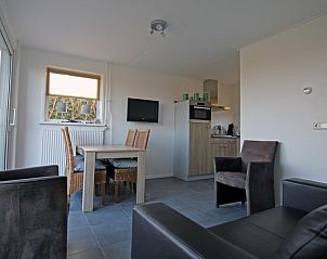 Spacious living room with sitting area in De Roggesloot vacation home, De Cocksdorp, Texel.