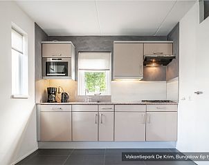 Fully equipped kitchen in Type E vacation home, De Cocksdorp, Texel.