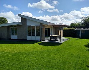 Bungalowpark Slufteroord - Duinzicht de Slufter in De Cocksdorp Texel, Ferienhaus mit sonniger Terrasse und grnem Garten.