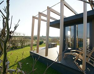 Veranda of Chalet 27 Newbay in De Cocksdorp Texel overlooking nature.