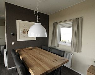 Stylish dining room of Chalet 27 Newbay, vacation home on Texel in De Cocksdorp.