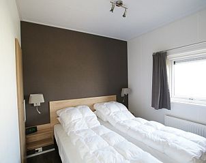 Comfortable bedroom of Chalet 27 Newbay in De Cocksdorp Texel.