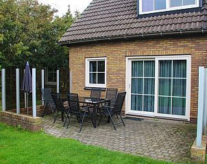 Terras van bungalow Duif in Dennenbos Texel met zitgelegenheid, Waddeneilanden.