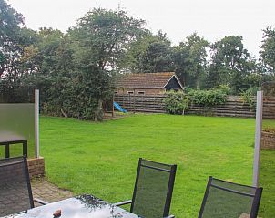 Uitzicht op de tuin van bungalow Duif in Dennenbos Texel, Waddeneilanden.