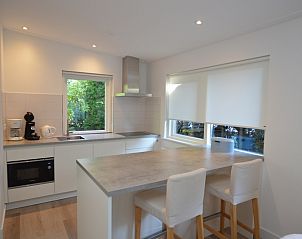 Modern kitchen in Boodtlaan 7 / Dennenheuvel vacation home, De Koog, Texel, overlooking green surroundings.