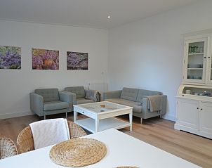 Spacious living room of Boodtlaan 7 / Dennenheuvel vacation home in De Koog, Texel, with modern furnishings.