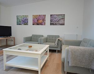Comfortable sitting area in Boodtlaan 7 / Dennenheuvel vacation home, De Koog, Texel, with bright decoration.
