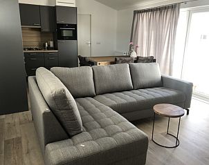 Cozy living room of Chalet Bregkoog 231, De Koog, Texel with comfortable seating area at Chaletpark Bregkoog.