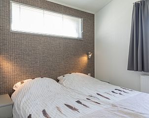 Attractive bedroom in Chalet Bregkoog 231, De Koog, Texel with double bed on Chaletpark Bregkoog.