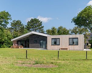 Orchismient 49 vacation home in De Koog, Texel with modern architecture and large terrace surrounded by nature.