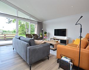 Cozy interior of Orchismient 49 vacation home in De Koog, Texel with comfortable sofas and lots of light.