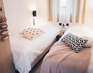 Bedroom with double bed in Chalet Bregkoog 119, Texel, De Koog, for a relaxing stay.