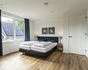 Spacious bedroom in Villa 41, De Koog, Texel, with views of the Wadden Islands surroundings.