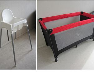 Children's facilities in The Duinputter vacation home De Koog Texel with high chair and camping bed.