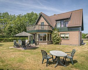 Country house Landleven No. 81 in De Koog, Texel with spacious garden and terrace for relaxing stay.