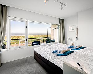 Spacious bedroom with balcony and sea view in Apartment Juliana 160 Zeezicht, located in De Koog, Texel.
