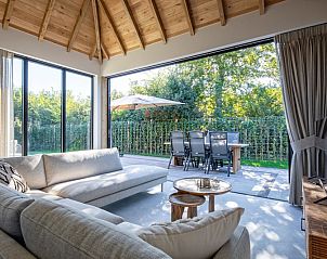 Open living room of Villa Flo in De Koog, Texel with access to the terrace.