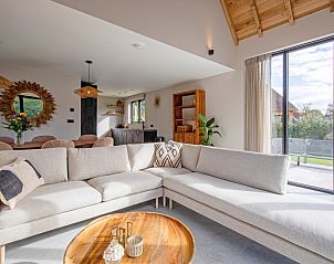 Cozy sitting area in Villa Flo, vacation accommodation on Texel overlooking nature.