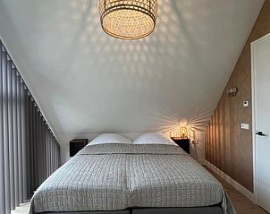 Gemtliches Schlafzimmer im Ferienhaus Noordwester, De Koog Texel mit luxurisem Bett