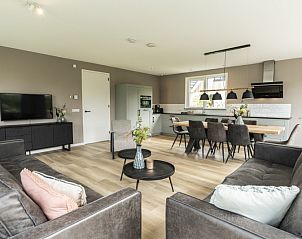 Cozy living space in Villa 17, De Koog, Texel with modern furniture and dining area for a relaxing vacation home experience.