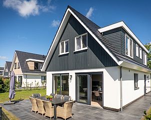 Villa 17 in De Koog, Texel offers an inviting terrace with luxurious garden furniture and stunning views of the surroundings.